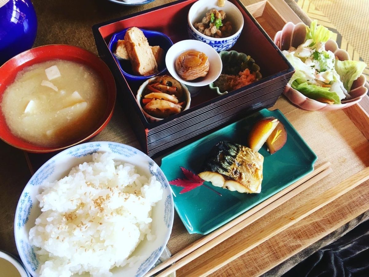 泊まれる図書館「暁」の朝食